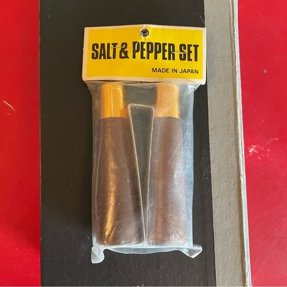 VINTAGE Salt & Pepper Shakers Wood Gold Mid Century Modern MCM 4” Tall - Picture 2 of 2